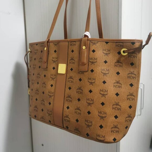 Visetos Medium Liz Reversible Shopper Tote Cognac